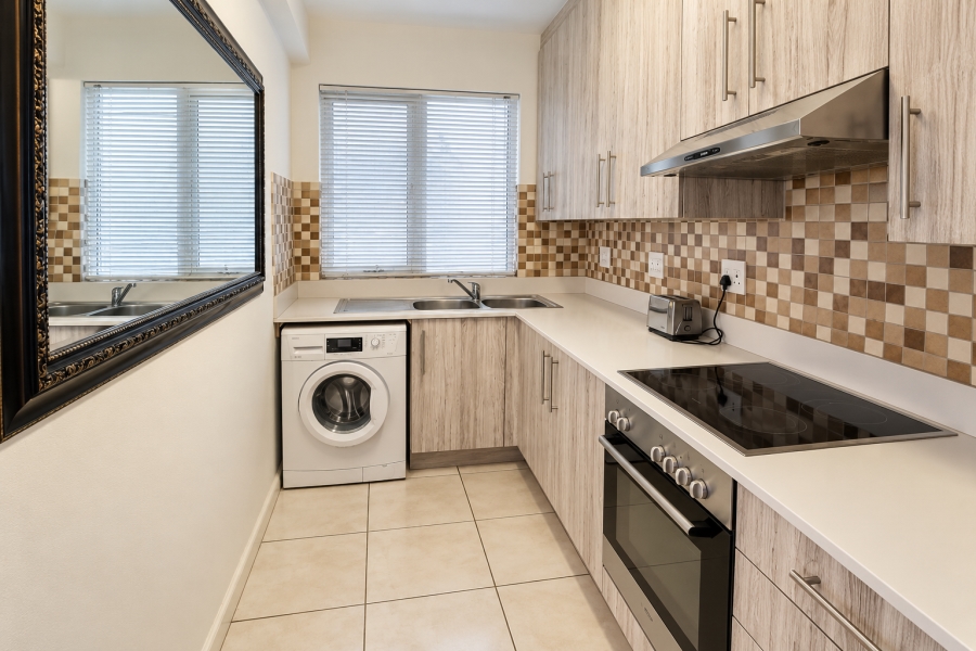 To Let 1 Bedroom Property for Rent in Green Point Western Cape